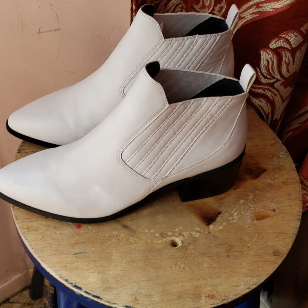 WHITE ANKLE BOOTIES
